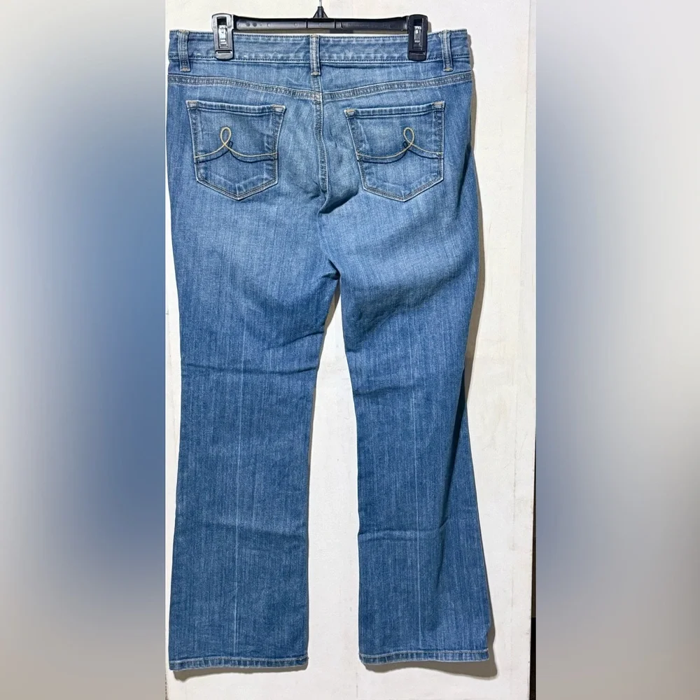 LOFT Women's Classic Blue Original Boot Leg Jeans Size-10P - Picture 2 of 6